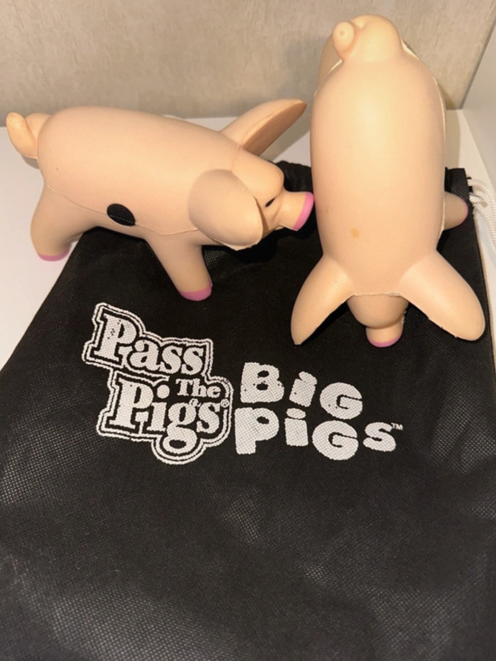 Pass the Pigs Big Pigs Game